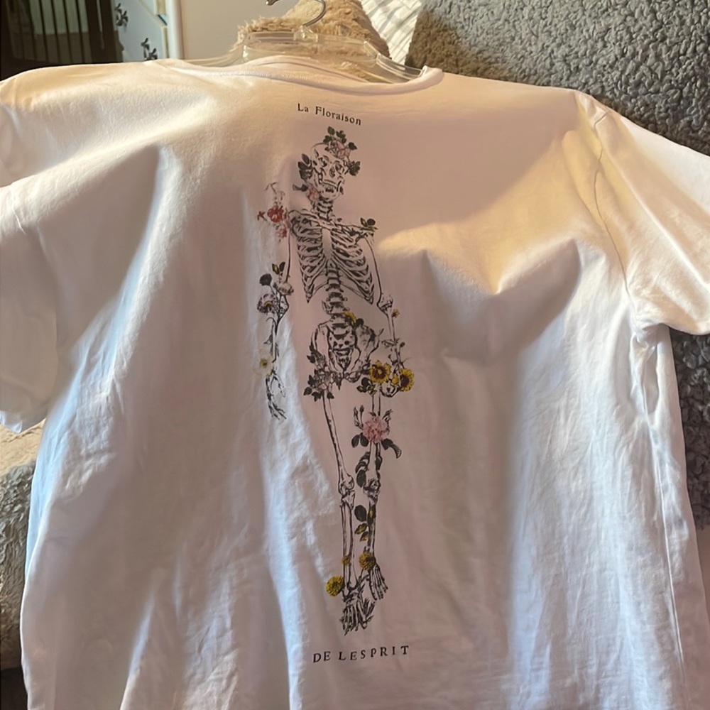 Short fitting t shirt made by obsessive love from recycled materials